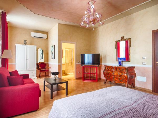 Lady Verona Residence : photo 7 de la chambre chambre double de luxe avec balcon - vue sur rivière