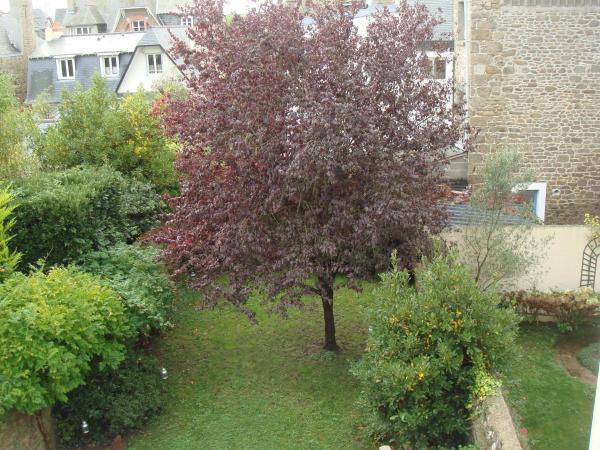 B&B Maison Angélus : photo 9 de la chambre chambre double supérieure - vue sur jardin