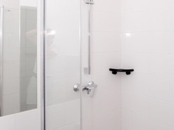 FirstSleep Boardinghouse Griesfeldstrasse München : photo 2 de la chambre appartement avec douche (3 lits)