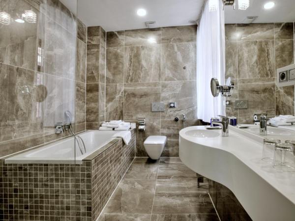Hotel Grand : photo 6 de la chambre suite deluxe - depandance - rue panská