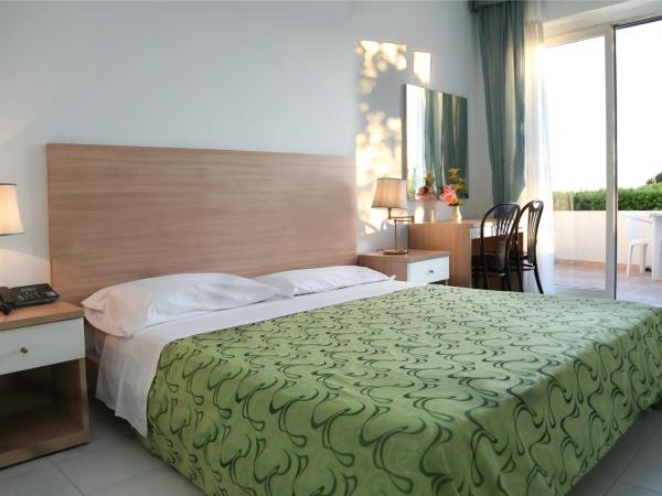 Hotel Loreley : photo 8 de la chambre chambre double ou lits jumeaux - vue sur mer
