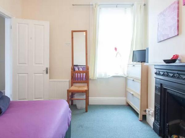 Home2Home-Rooms : photo 4 de la chambre chambre double avec salle de bains commune