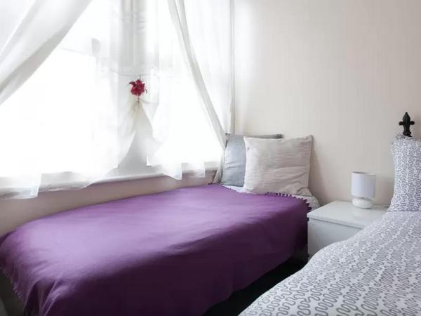 Home2Home-Rooms : photo 9 de la chambre chambre double ou lits jumeaux avec salle de bains commune