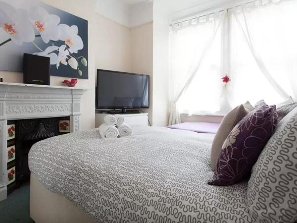 Home2Home-Rooms : photo 2 de la chambre chambre double ou lits jumeaux avec salle de bains commune