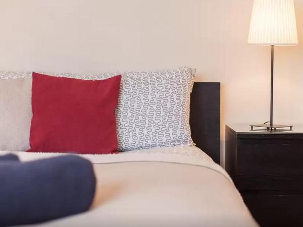 Home2Home-Rooms : photo 5 de la chambre chambre quadruple avec salle de bains commune