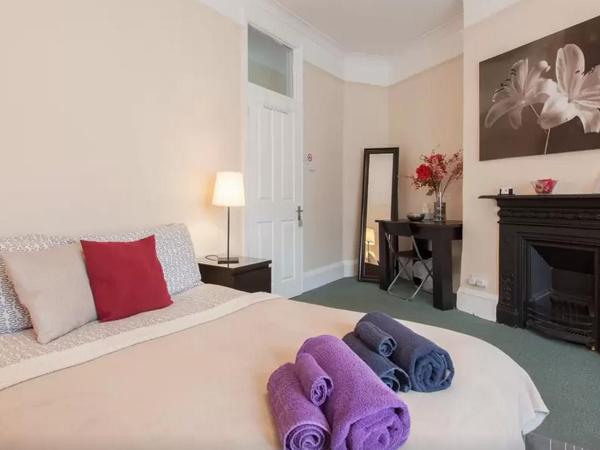 Home2Home-Rooms : photo 2 de la chambre chambre quadruple avec salle de bains commune