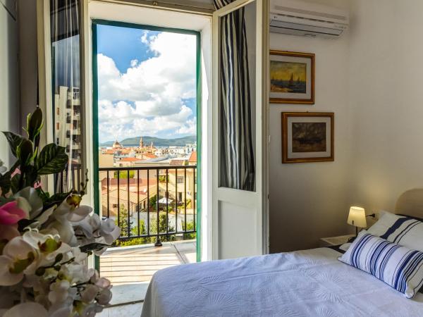 Alghero Roof Garden : photo 1 de la chambre chambre double avec balcon - vue sur mer