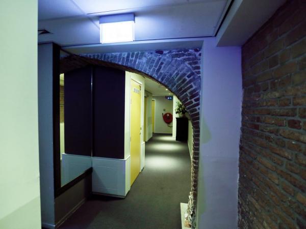 City Hotel Amsterdam : photo 6 de la chambre chambre lits jumeaux en sous-sol