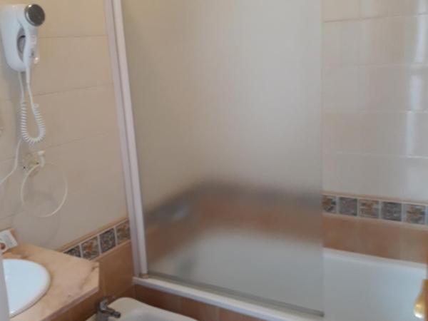 Pension Doña Trinidad : photo 2 de la chambre chambre simple avec salle de bains extérieure privative