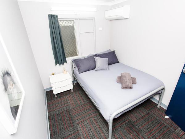 Mad Monkey Waterfront : photo 6 de la chambre chambre double avec salle de bains commune