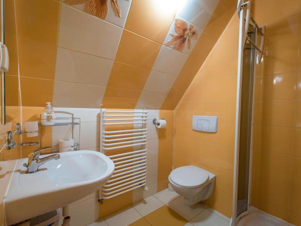 Apartamenty i pokoje gościnne Nowita : photo 3 de la chambre suite familiale avec balcon