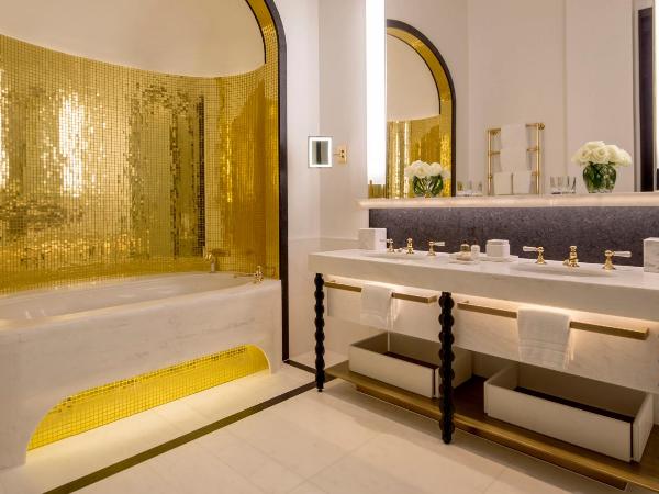 Four Seasons Hotel London at Ten Trinity Square : photo 4 de la chambre suite héritage 4 saisons lit king-size