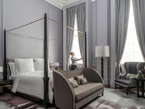 Four Seasons Hotel London at Ten Trinity Square : photo 3 de la chambre suite trinité héritage lit king-size