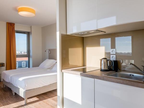 All Suites Bordeaux Centre Marne - Gare Saint-Jean : photo 6 de la chambre studio supérieur avec lits simples