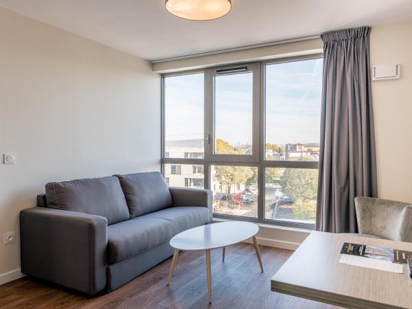 All Suites Bordeaux Centre Marne - Gare Saint-Jean : photo 8 de la chambre appartement avec lit double et canapé-lit