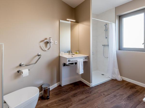 All Suites Bordeaux Centre Marne - Gare Saint-Jean : photo 1 de la chambre studio exécutif avec lit double