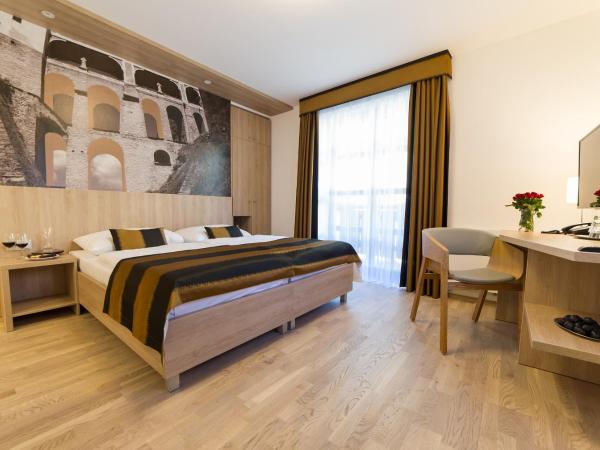 Garni hotel Castle Bridge : photo 5 de la chambre chambre quadruple avec balcon 