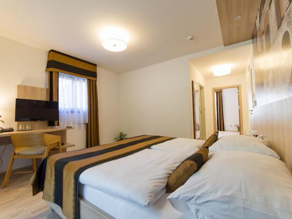 Garni hotel Castle Bridge : photo 4 de la chambre chambre quadruple avec balcon 