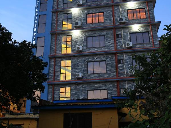 Hotel River Park : photo 1 de la chambre chambre double ou lits jumeaux avec salle de bains