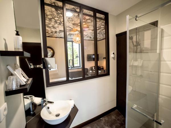 Le Pavillon du Golf d'Arras : photo 4 de la chambre chambre lit king-size - vue sur jardin