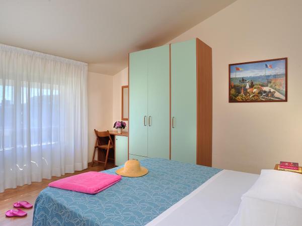 Hotel Capri : photo 3 de la chambre chambre familiale - vue sur mer