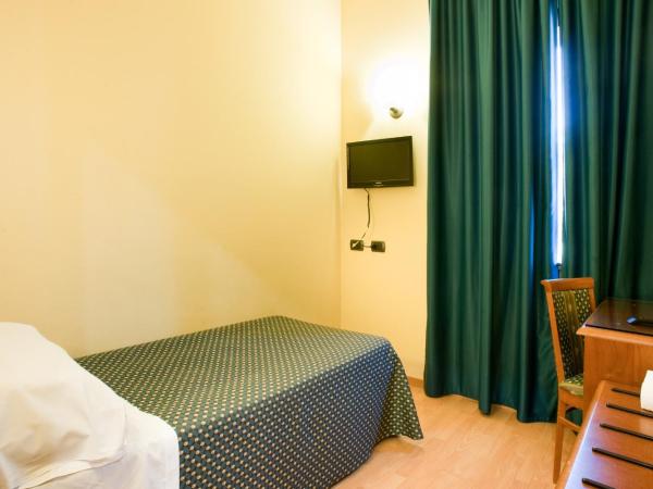 Hotel Gardenia : photo 4 de la chambre 2 chambres communicantes (3 adultes) 