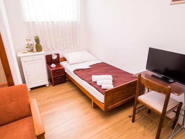 Hostel Vincentinum : photo 2 de la chambre chambre simple avec salle de bains privative