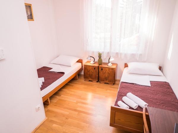 Hostel Vincentinum : photo 10 de la chambre chambre double ou lits jumeaux avec salle de bains privative