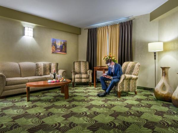 Deerfoot Inn and Casino : photo 1 de la chambre suite affaires