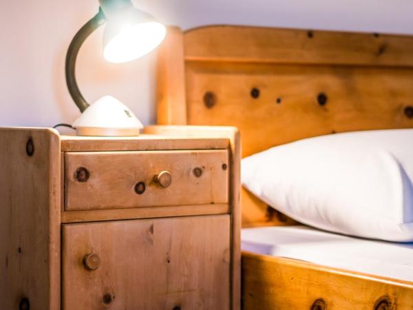 Hostel Vincentinum : photo 2 de la chambre chambre double ou lits jumeaux avec salle de bains privative