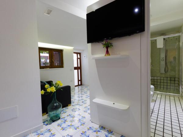 14 Leoni : photo 9 de la chambre chambre triple avec salle de bains privative