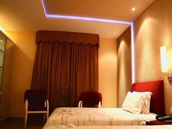 Tomolo Hotel Wuzhan Branch : photo 2 de la chambre réservée aux citoyens de chine continentale - chambre lits jumeaux