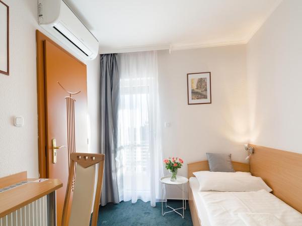 Alfréd Panzió : photo 2 de la chambre chambre lits jumeaux