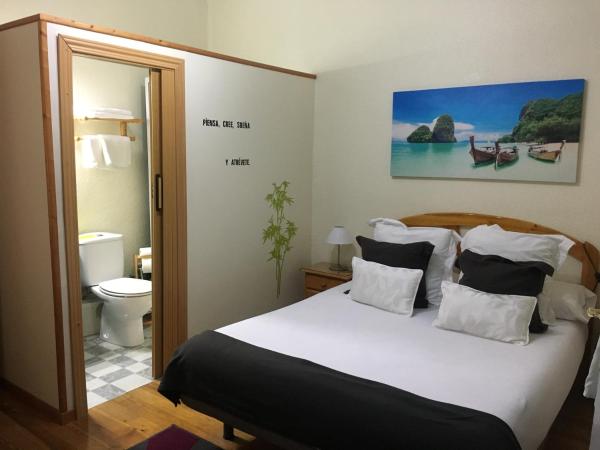 Pensión Leyre : photo 8 de la chambre chambre double ou lits jumeaux avec salle de bains privative