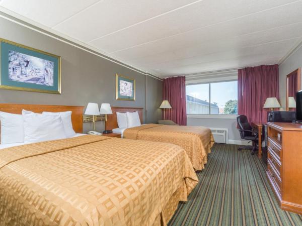 Days Inn by Wyndham Columbus East Airport : photo 2 de la chambre chambre double avec 2 lits doubles - fumeurs