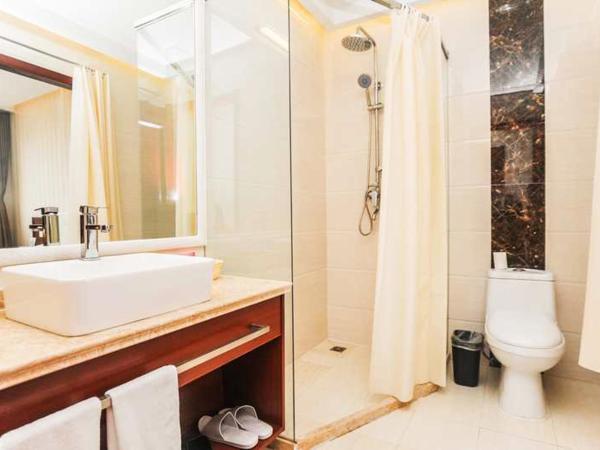 Hua Qi Kaiserdom Hotel Zhongshan Road St Michael's Cathedral and Zhanqiao Pier Qingdao : photo 4 de la chambre chambre lit queen-size deluxe