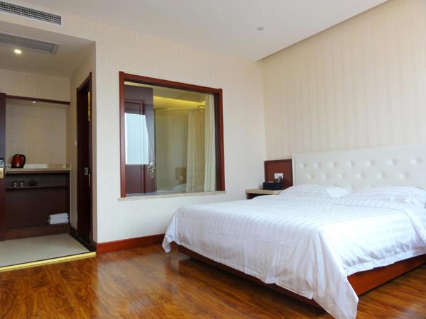 Hua Qi Kaiserdom Hotel Zhongshan Road St Michael's Cathedral and Zhanqiao Pier Qingdao : photo 3 de la chambre chambre lit queen-size deluxe