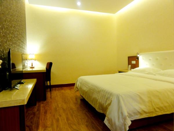 Hua Qi Kaiserdom Hotel Zhongshan Road St Michael's Cathedral and Zhanqiao Pier Qingdao : photo 1 de la chambre chambre double budget sans fenêtre