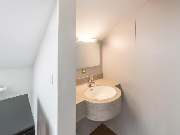 Auberge de Jeunesse de Namur : photo 7 de la chambre lit simple dans dortoir pour hommes