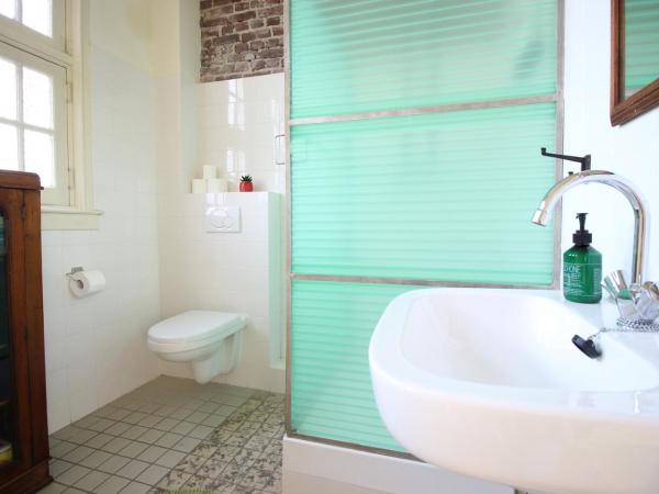 Cafe Modern : photo 5 de la chambre chambre double avec salle de bains privative