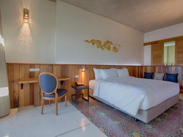 Natee The Riverfront Hotel Kanchanaburi : photo 6 de la chambre chambre double ou lits jumeaux deluxe avec balcon