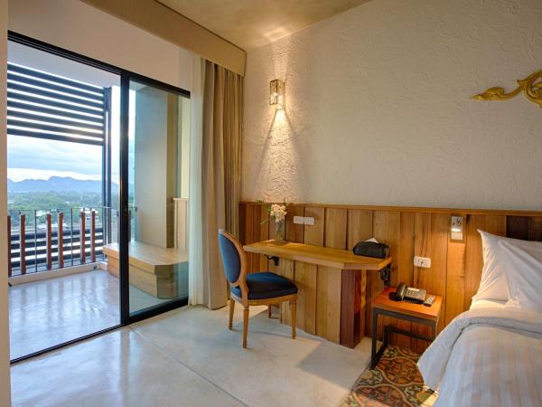 Natee The Riverfront Hotel Kanchanaburi : photo 4 de la chambre chambre double ou lits jumeaux deluxe - vue sur rivière