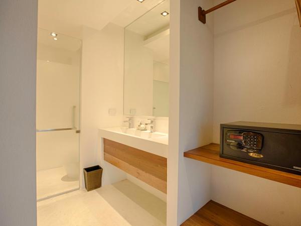 Natee The Riverfront Hotel Kanchanaburi : photo 5 de la chambre chambre double ou lits jumeaux deluxe avec balcon