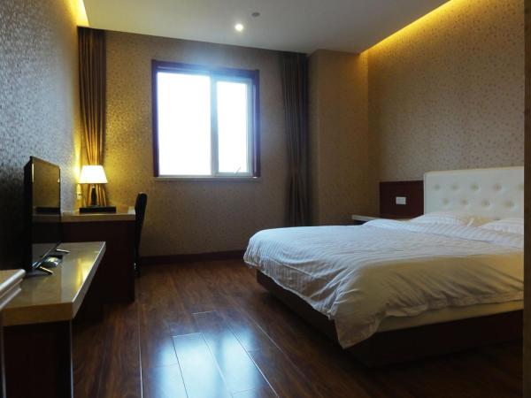 Hua Qi Kaiserdom Hotel Zhongshan Road St Michael's Cathedral and Zhanqiao Pier Qingdao : photo 3 de la chambre chambre supérieure lit queen-size