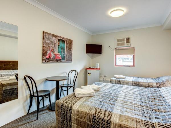 Arena Hotel (formerly Sleep Express Motel) : photo 3 de la chambre chambre simple + queen