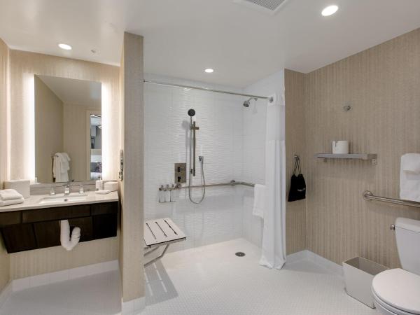 Hotel Zoe Fisherman's Wharf : photo 4 de la chambre hébergement lit queen-size de luxe accessible aux personnes à mobilité réduite