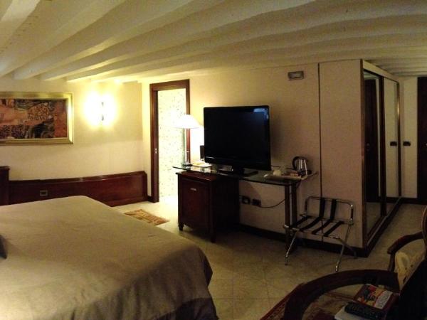 Hotel Liassidi Palace : photo 5 de la chambre chambre triple classique