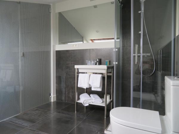 Deniké Grupo Atalaia : photo 9 de la chambre chambre double ou lits jumeaux - vue sur ville