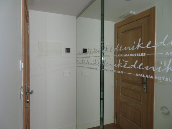 Deniké Grupo Atalaia : photo 10 de la chambre chambre double ou lits jumeaux - vue sur ville