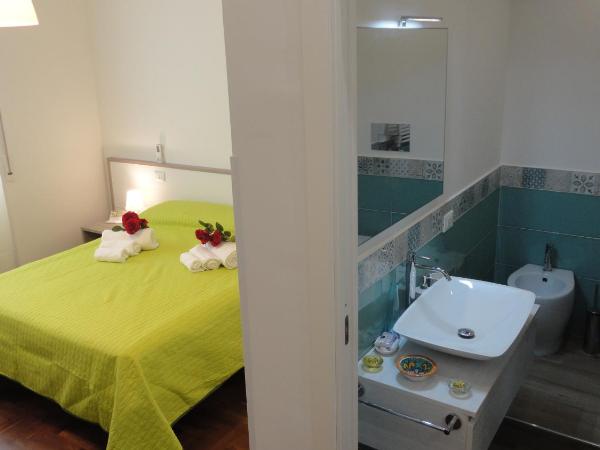 Fatta centro città suite : photo 7 de la chambre chambre double deluxe avec douche